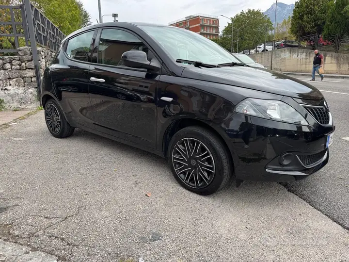 Lancia Ypsilon 2022 photo 2