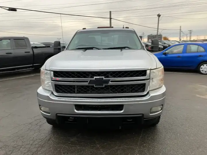 Chevrolet Silverado 2500 2011 photo 2