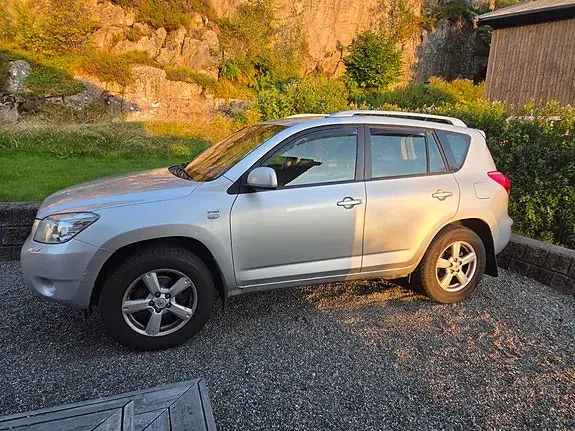 Toyota Rav4 2006 photo 2