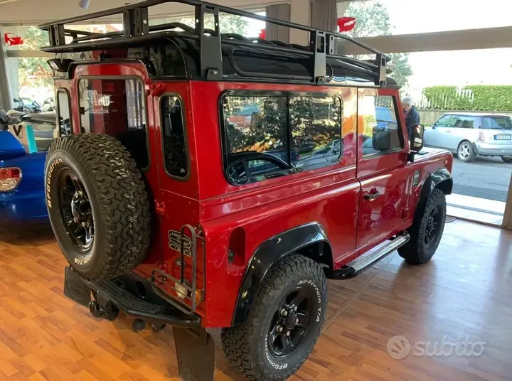Land Rover Defender 2009 photo 4