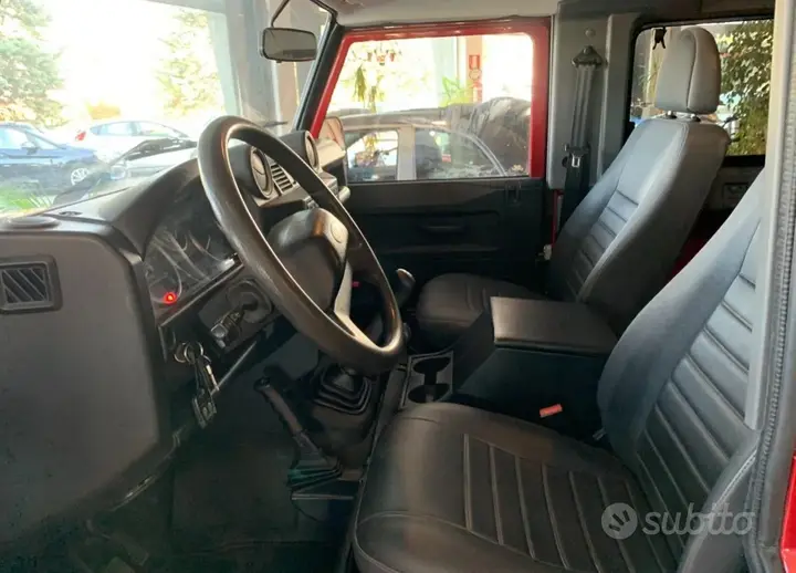 Land Rover Defender 2009 photo 5