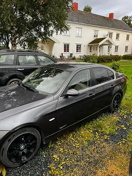 BMW 318D 2008 photo 2