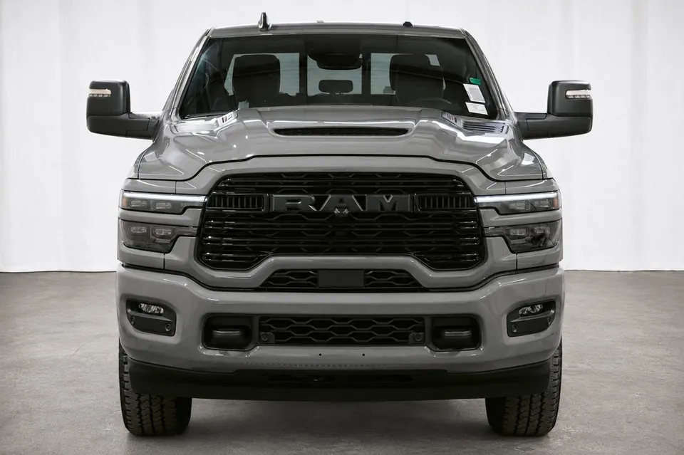 Ram 3500 Laramie 2026 photo 2