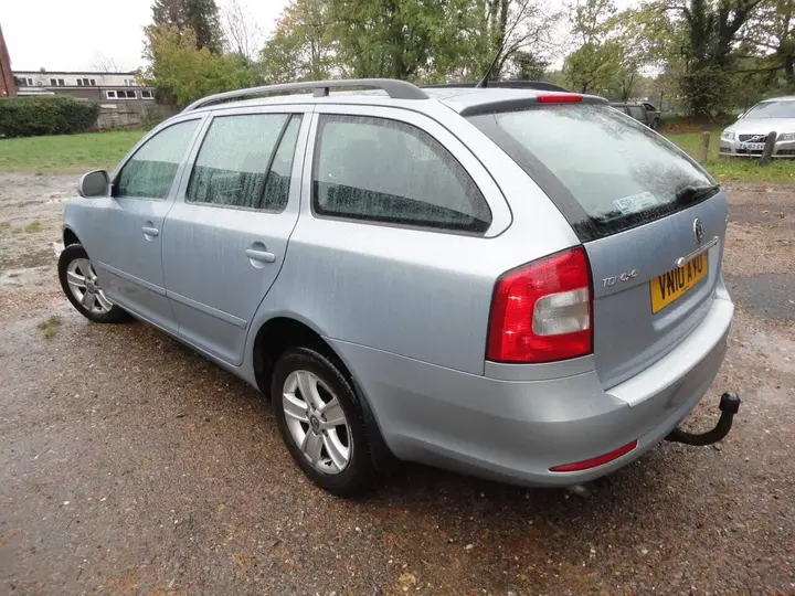 Skoda Octavia 2010 photo 3
