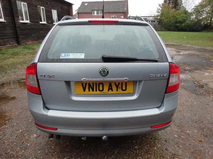 Skoda Octavia 2010 photo 5