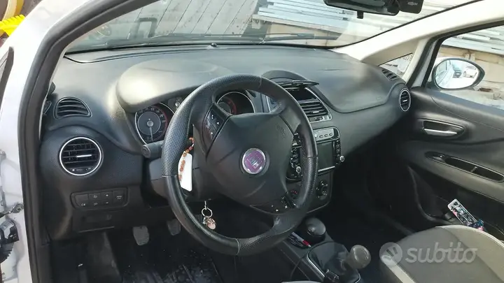 Fiat Grande Punto 2008 photo 4