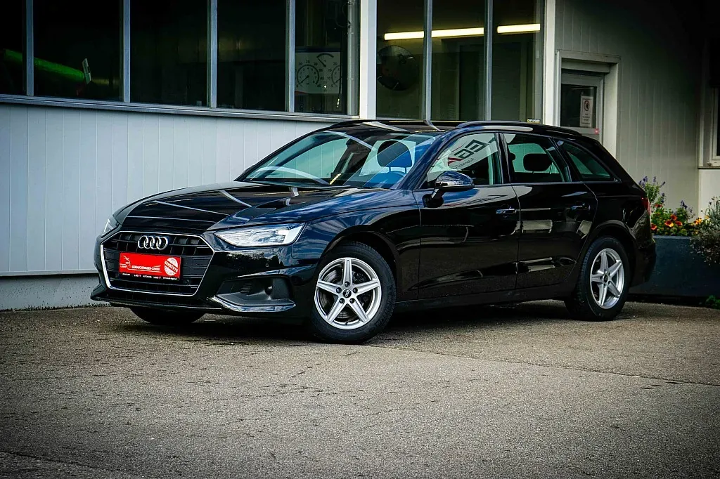Audi A4 2023 photo 3