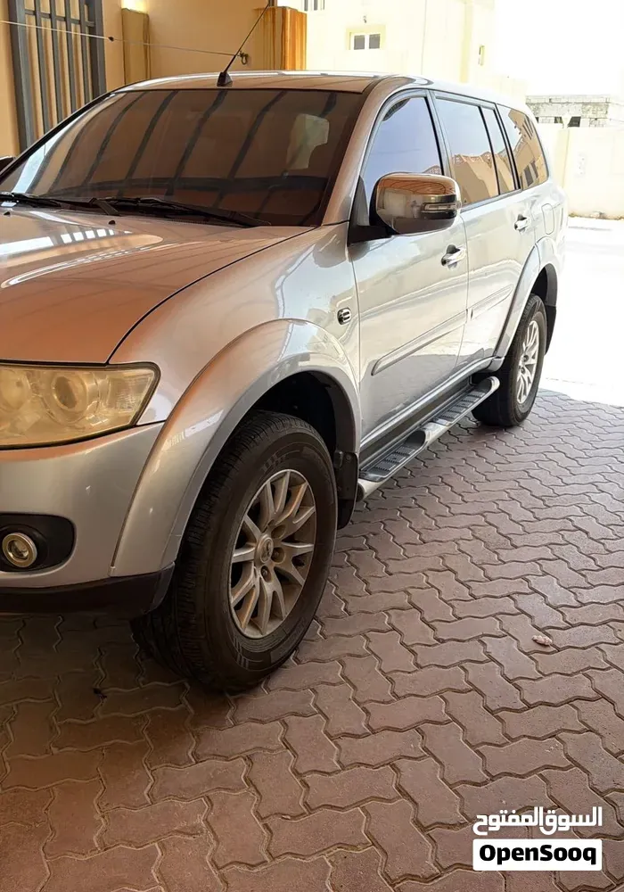 Mitsubishi Pajero Sport 2012 photo 2