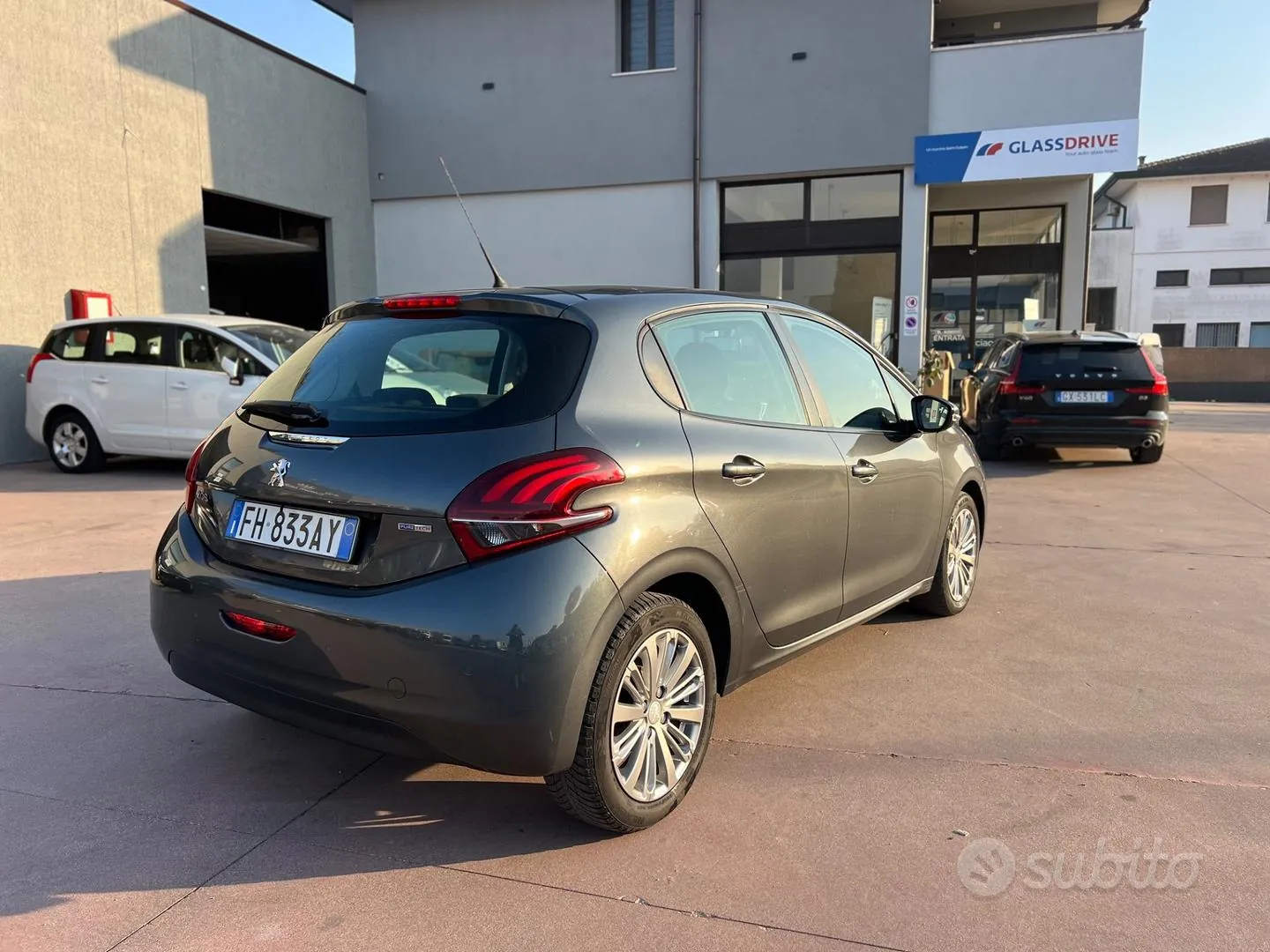 Peugeot 208 2017 photo 4