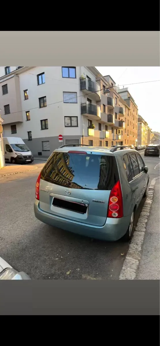 Mazda Premacy 2004 photo 3
