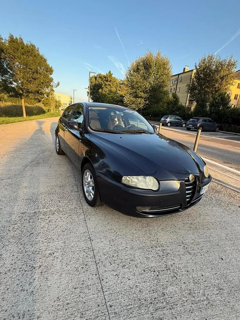 Alfa Romeo 147 2002 photo 2