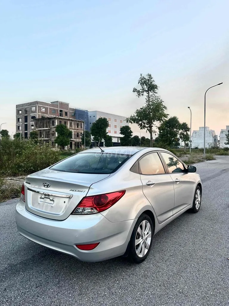 Hyundai Accent 2012 photo 3