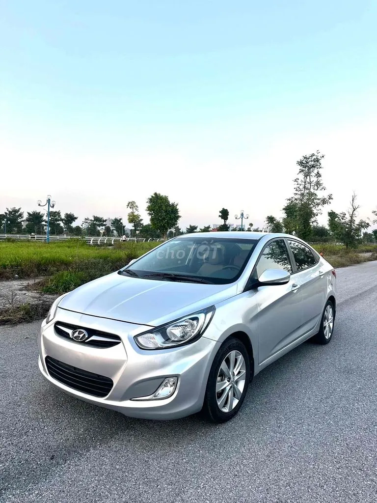 Hyundai Accent 2012 photo 2