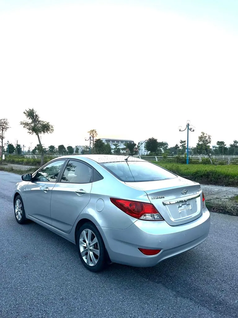 Hyundai Accent 2012 photo 5