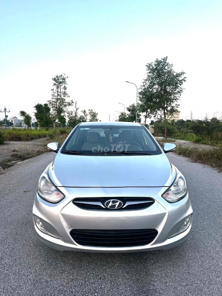 Hyundai Accent 2012 photo 4
