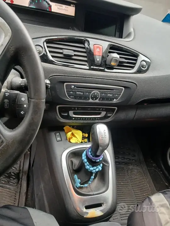 Renault Scenic 2011 photo 5