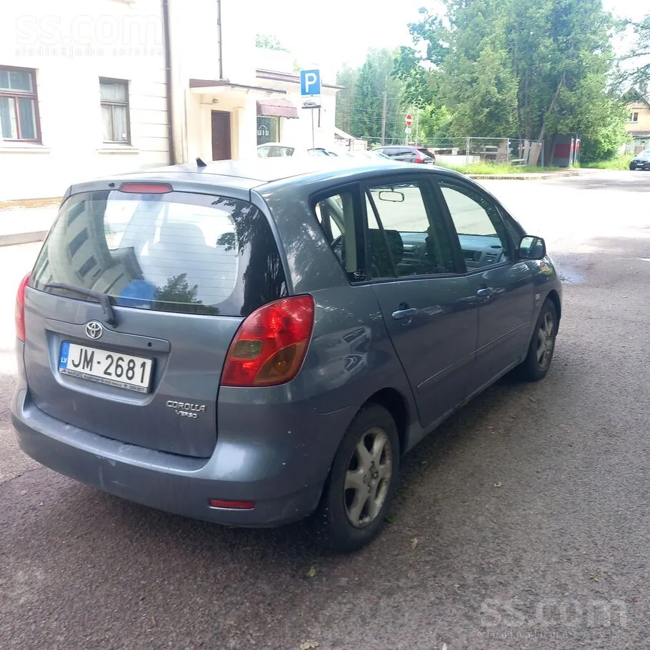 Toyota Corolla Verso 2004 photo 3