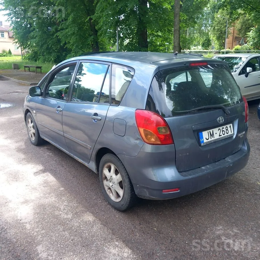 Toyota Corolla Verso 2004 photo 4