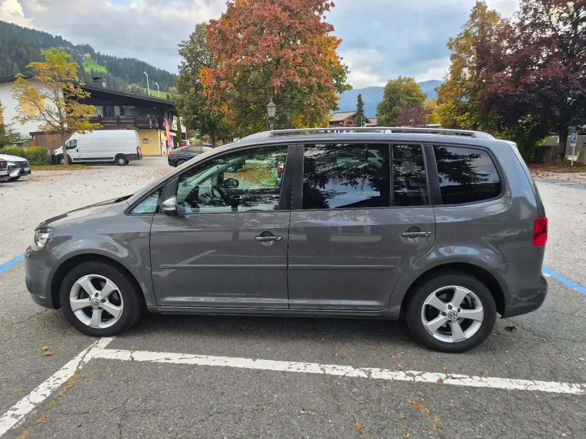 Volkswagen Touran 2011 photo 3