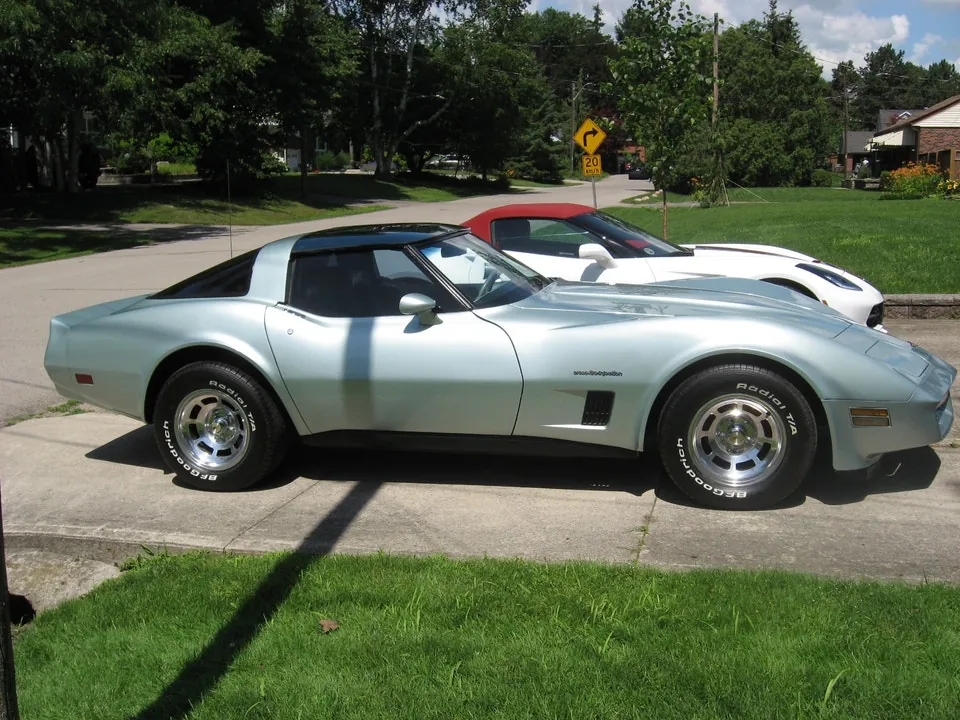 Chevrolet Corvette 1982 photo 2