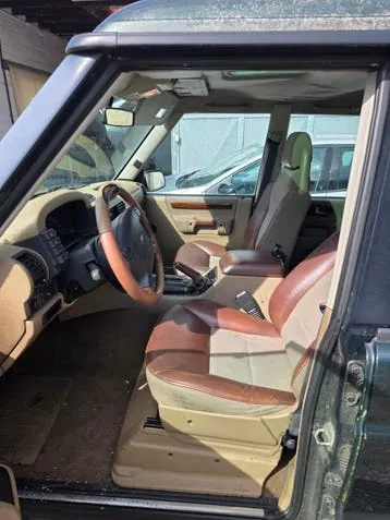 Land Rover Discovery photo 3