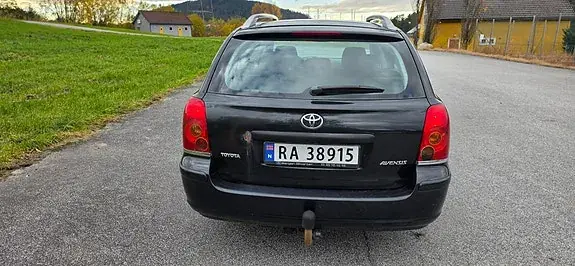 Toyota Avensis 2004 photo 2