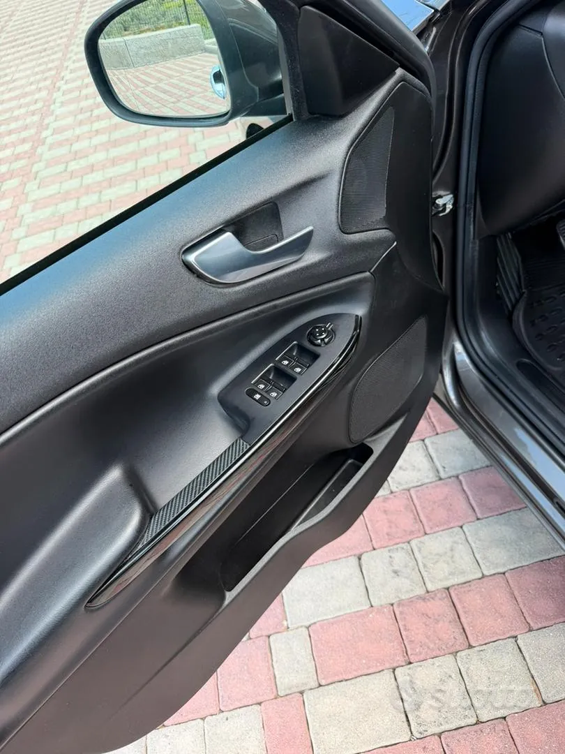 Alfa Romeo Giulietta 2012 photo 4
