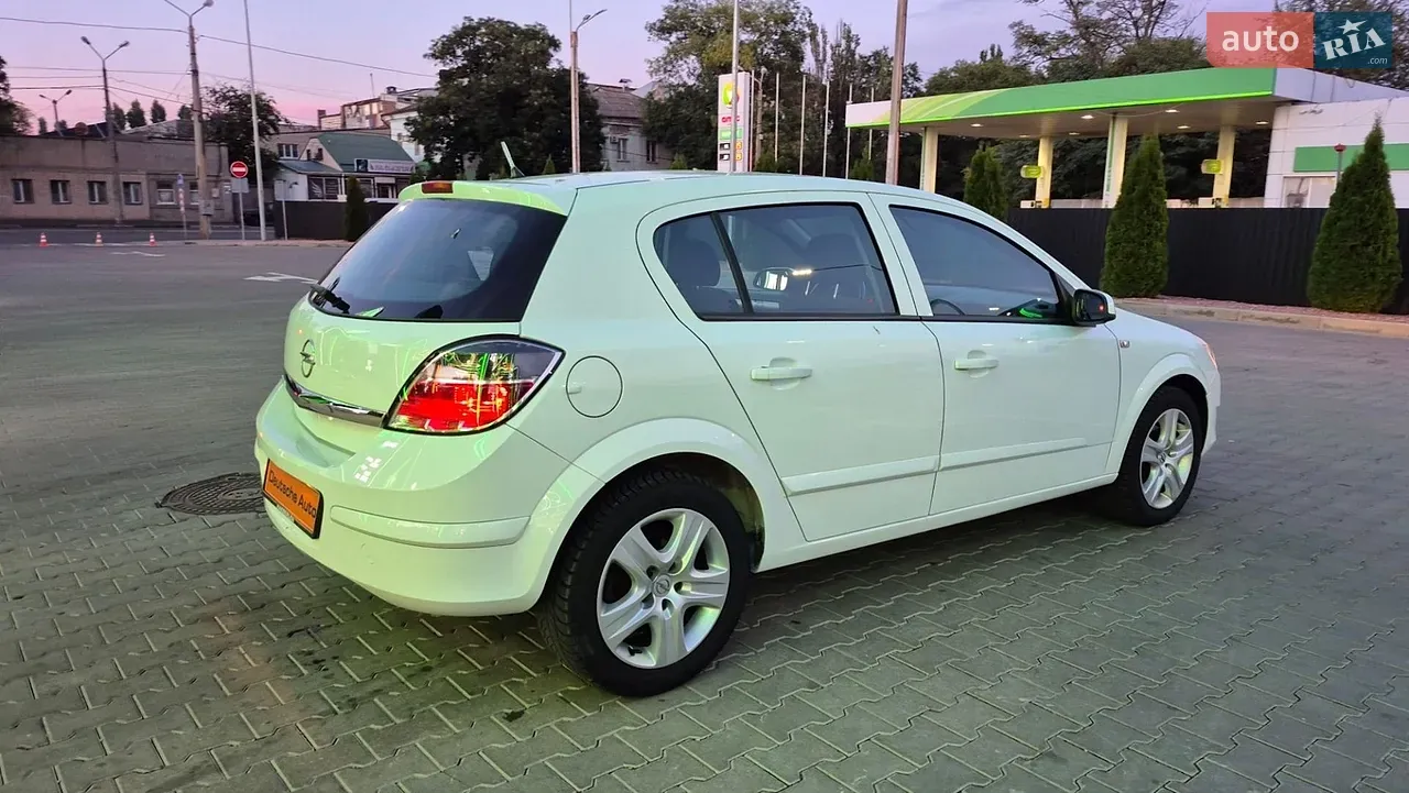 Opel Astra 2009 photo 3