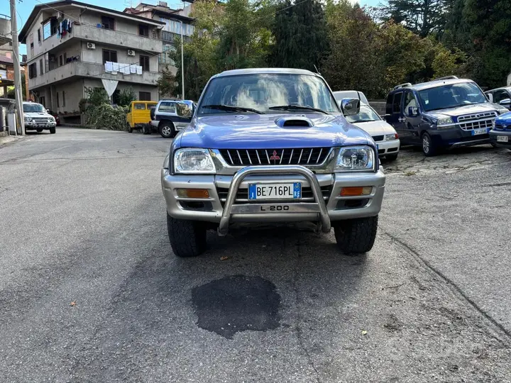 Mitsubishi L200 1999 photo 2
