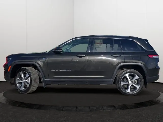 Jeep Grand Cherokee 2023 photo 2