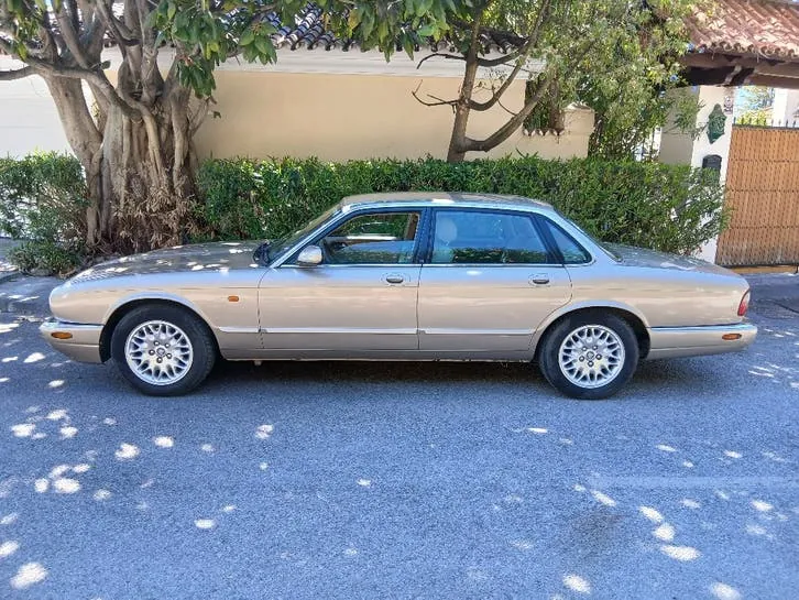 Jaguar Xj8