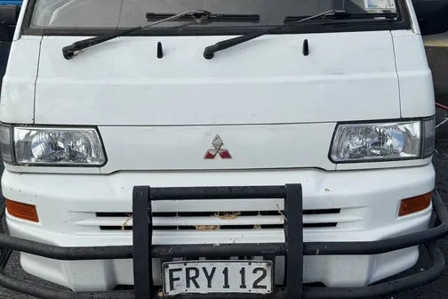 Mitsubishi L300