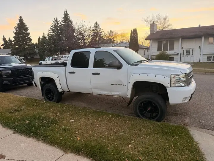 Chevrolet Silverado 1500 2008 photo 3