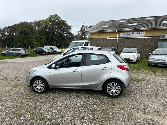 Mazda 2 2008 photo 5
