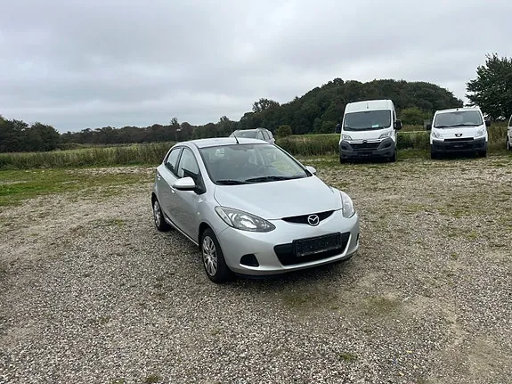 Mazda 2 2008 photo 2