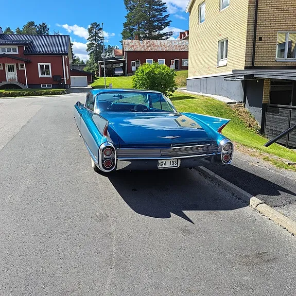 Cadillac Coupé Deville 1960 photo 3