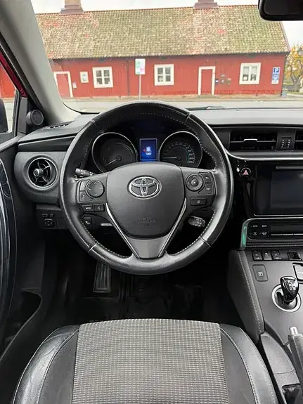 Toyota Auris 2016 photo 3