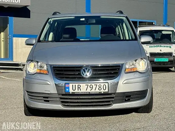 Volkswagen Touran 2009 photo 2