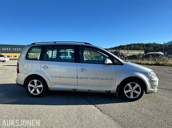 Volkswagen Touran 2009 photo 4