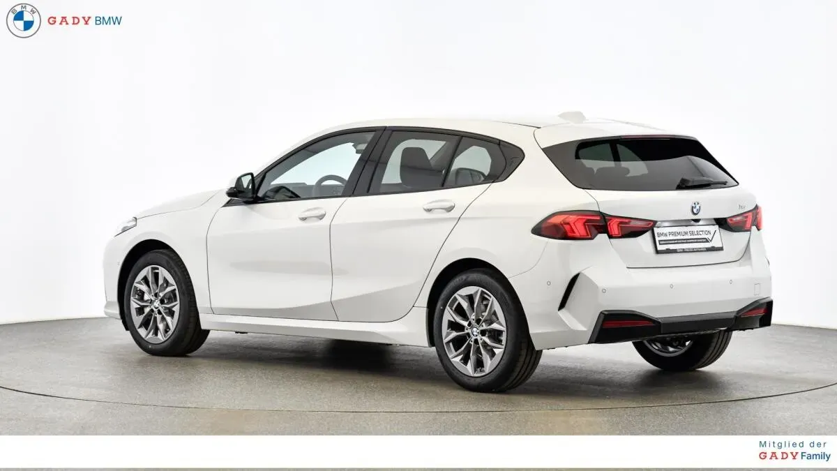 BMW 1 Series 2025 photo 2