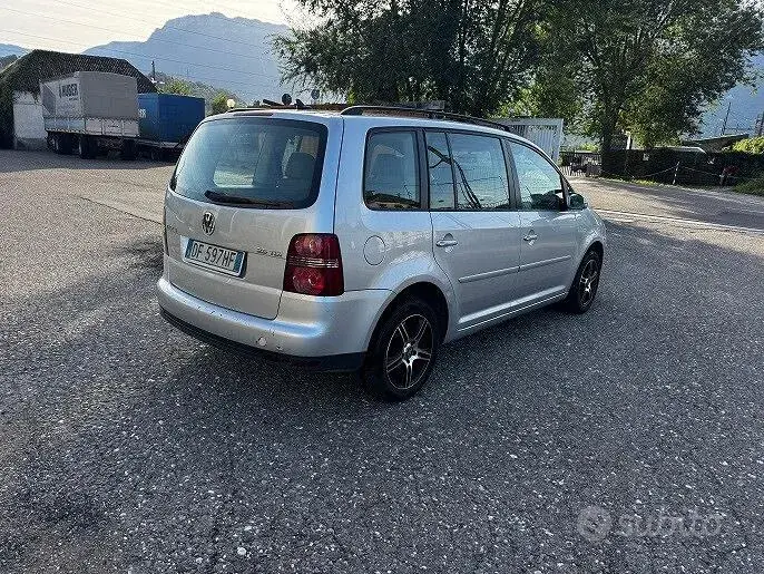 Volkswagen Touran 2007 photo 4
