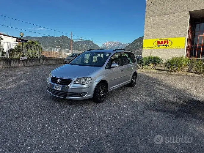 Volkswagen Touran 2007 photo 2