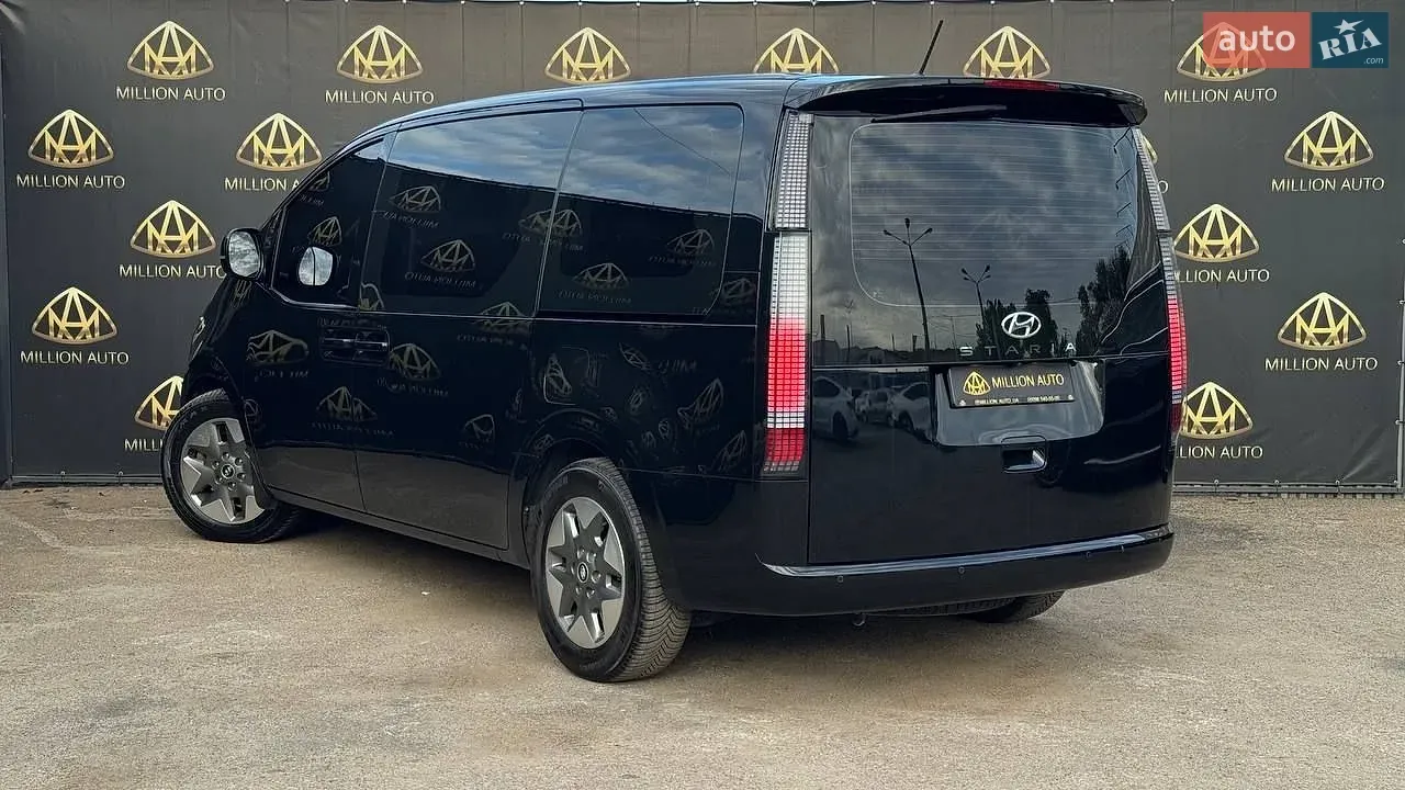 Hyundai Staria 2023 photo 4