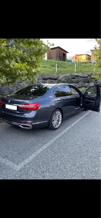 BMW 7 Series 2016 photo 2