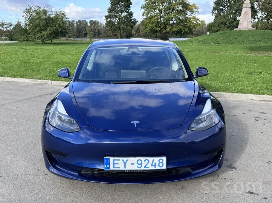 Tesla Model 3 2023 photo 2