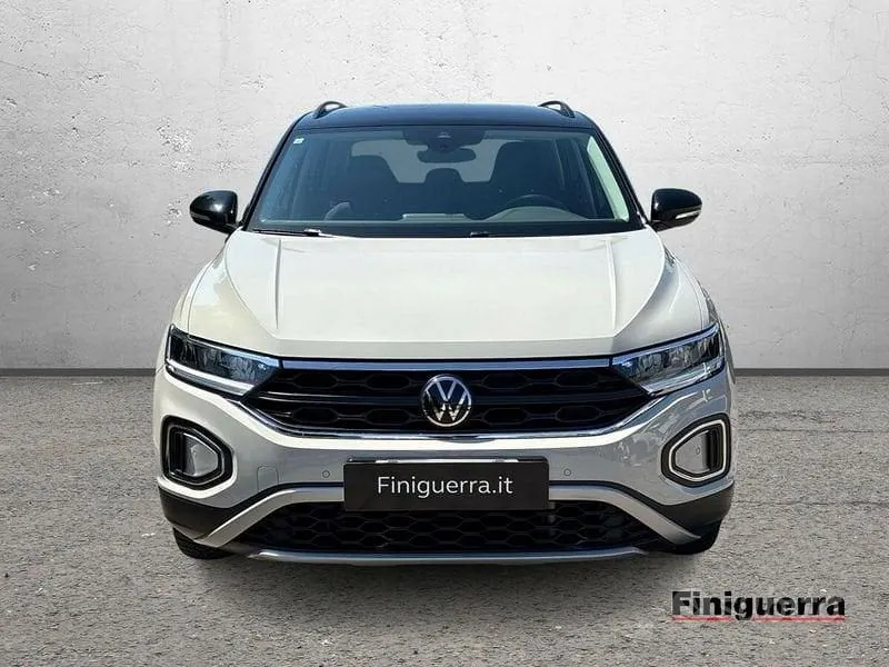 Volkswagen T-Roc 2023 photo 2