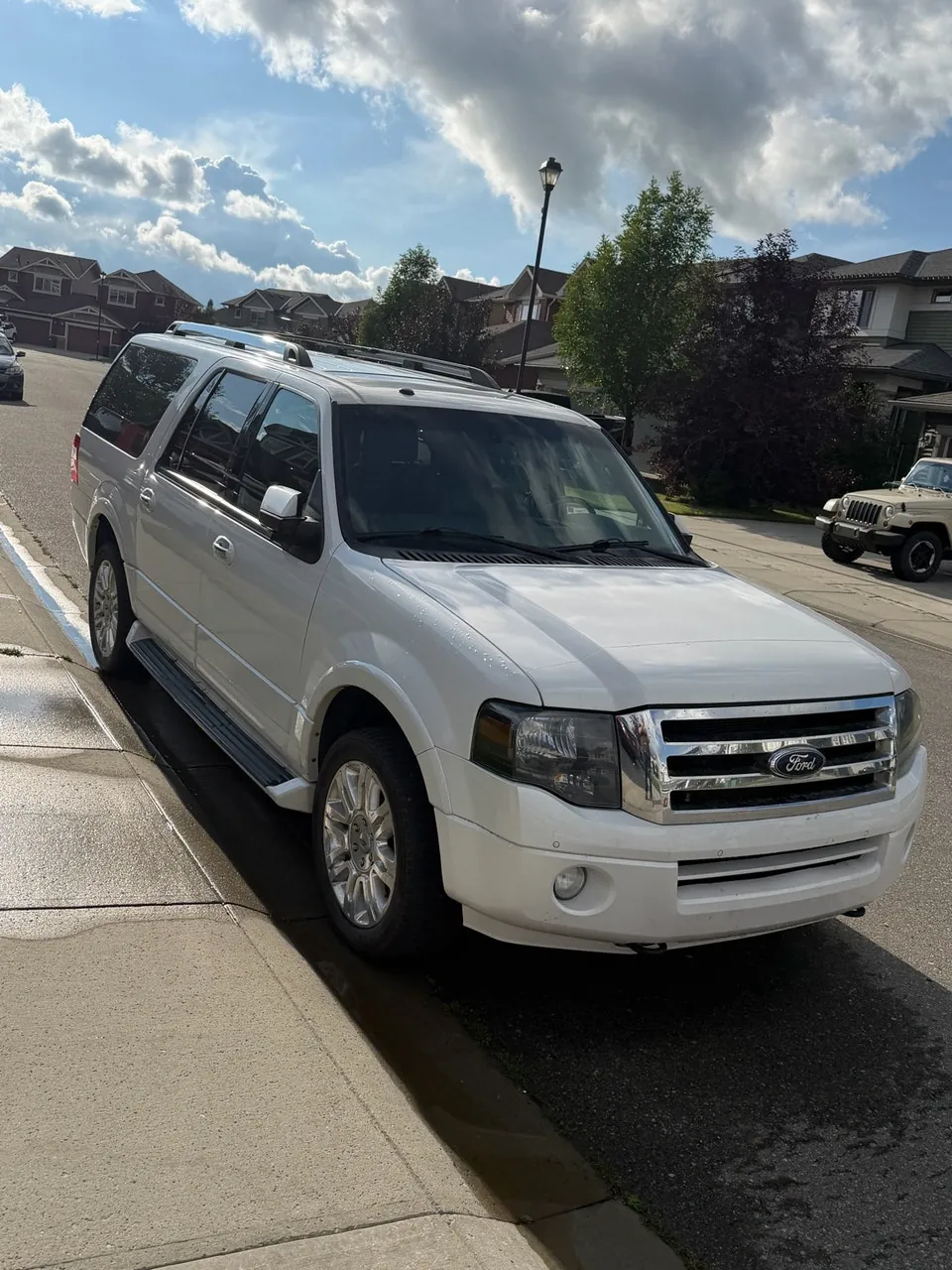 Ford Expedition 2012 photo 2
