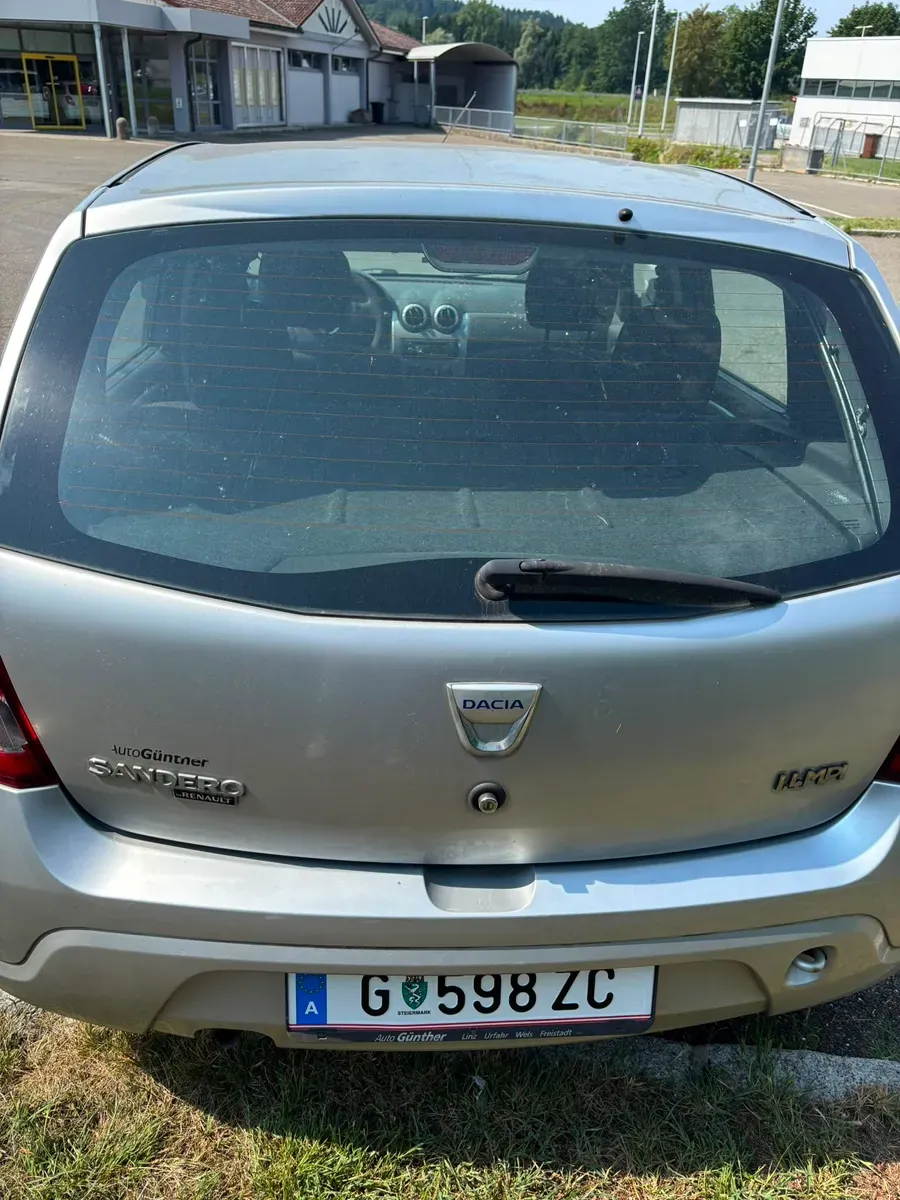 Dacia Sandero 2009 photo 3