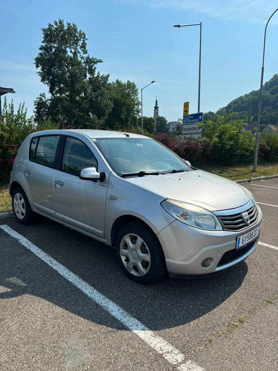 Dacia Sandero 2009 photo 2