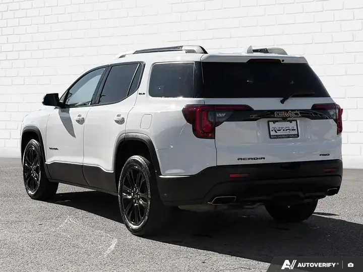 GMC Acadia 2023 photo 3
